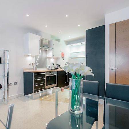 Roomspace Serviced Apartments - Abbot'S Yard Guildford Bagian luar foto