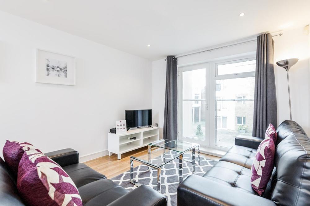 Roomspace Serviced Apartments - Abbot'S Yard Guildford Bagian luar foto